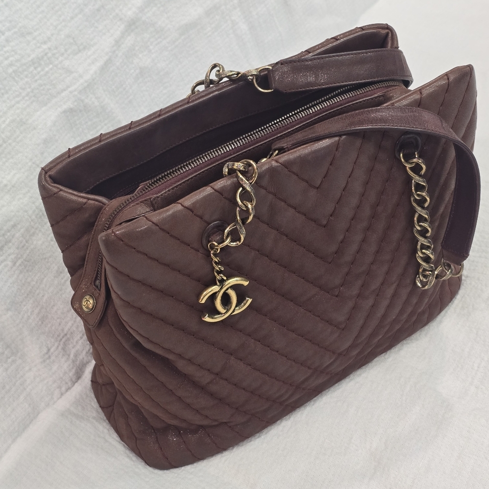 Chanel Surpique CC Charm Tote Iridescent Calfskin Bag Suede - Picture 3 of 17